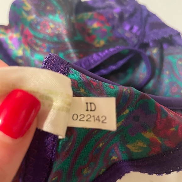 Vintage Victoria's Secret Purple and Green Lace Bra 34C - Picture 4 of 6